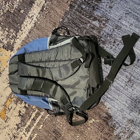 Backpack - Picture 2 of 8